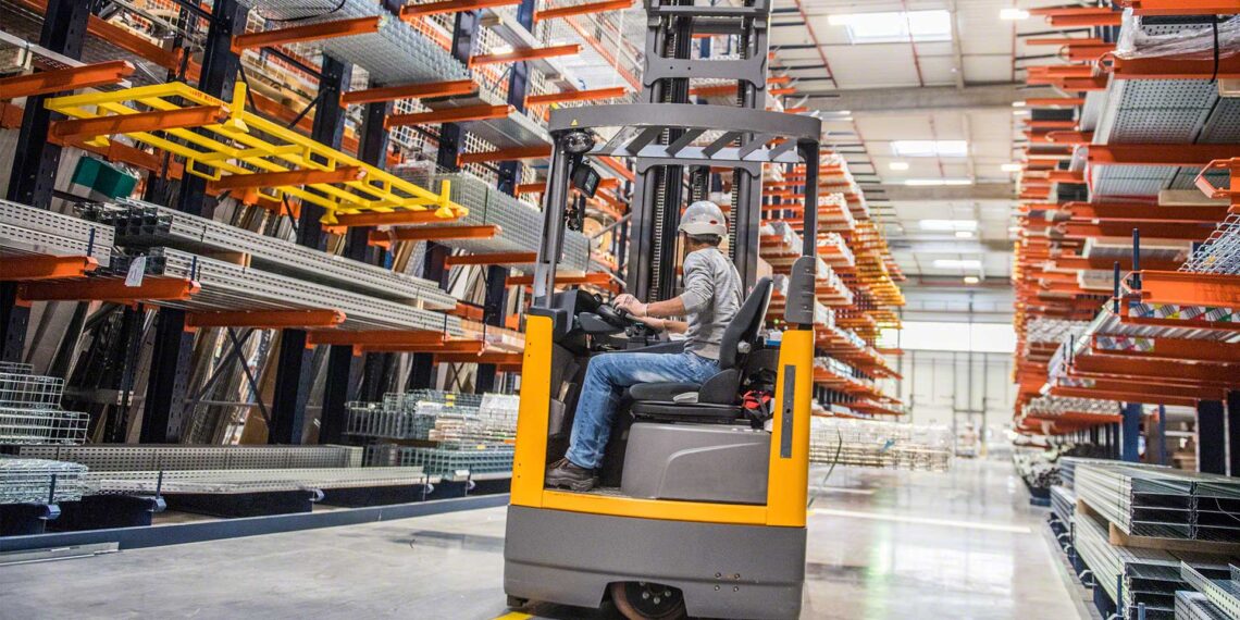 Different types of portable lifting equipment for your warehouse and industry