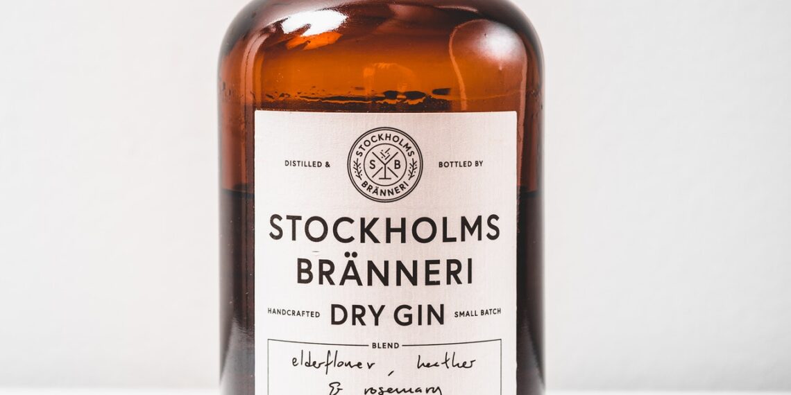 Main Distinctions and Similarities Between Vodka and Gin