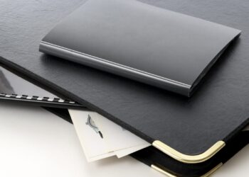 Benefits Of Using Custom Pocket Folders For Your Company